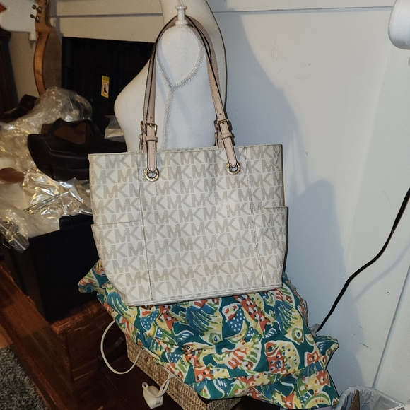 MICHAEL Michael Kors Handbags - MICHAEL KORS GUC MONOGRAM LARGE TOTE SHOULDER BAG
